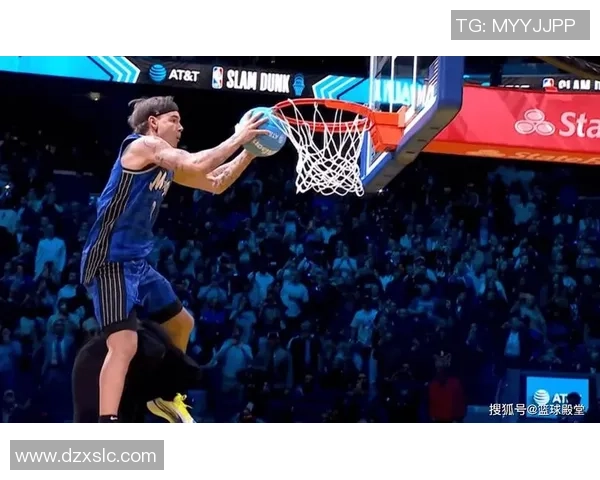 卡斯尔精准抛传 文班亚马空接暴扣轻松得分